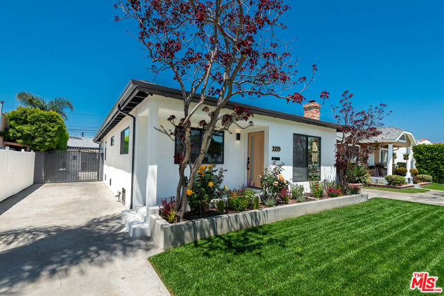 2235 S Mansfield Avenue, Los Angeles CA: https://media.crmls.org/mediaz/d766d2d0-a006-41d4-8e46-2922d0e3afe5.jpg
