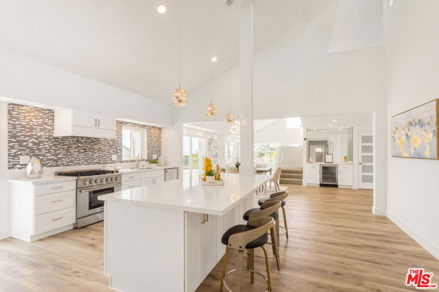 3536 Malibu Country Drive, Malibu CA: https://media.crmls.org/mediaz/d76743f3-c5aa-4718-a259-d86418d52fb7.jpg