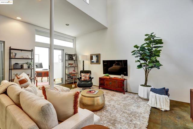 2709 10th St, Berkeley CA: https://media.crmls.org/mediaz/d7681d9d-866a-4dcc-87e8-fd41f06d8d9b.jpg