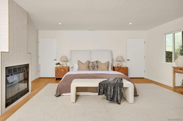 1900 W 41St St, Los Angeles CA: https://media.crmls.org/mediaz/d7685502-94ba-4bda-8924-8f74e38707af.jpg