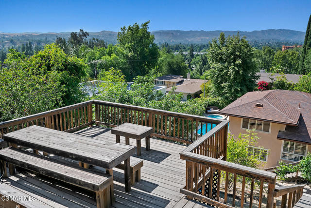4809 Dunman Avenue, Woodland Hills CA: https://media.crmls.org/mediaz/d76894dd-87ac-4aa1-bb23-0017619dd3a2.jpg