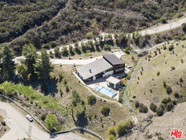 31830 Lobo Canyon, Agoura Hills CA: https://media.crmls.org/mediaz/d768ae95-6567-437e-86e3-d772d6621f5c.jpg
