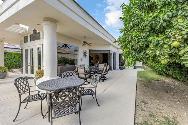 75273 Spyglass Drive, Indian Wells CA: https://media.crmls.org/mediaz/d768be6c-4853-492a-a3b6-0fa8a23ddf25.jpg