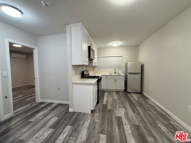 2922 S Budlong Avenue, Los Angeles CA: https://media.crmls.org/mediaz/d7696545-8e65-440c-88a5-7d0641c8db32.jpg