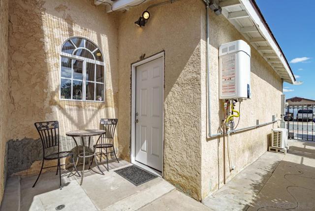262 Flowerdale Ln, San Diego CA: https://media.crmls.org/mediaz/d7699de6-4fc0-4f74-a0d7-f6358ac9052d.jpg