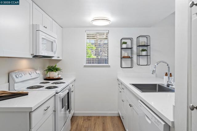 5514 Roundtree Dr, Concord CA: https://media.crmls.org/mediaz/d769c41d-0473-48b6-9451-ab9a5823856f.jpg