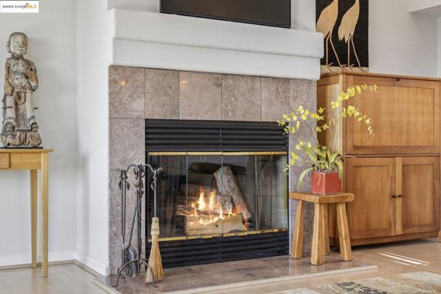 40 Spy Glass Hill, Oakland CA: https://media.crmls.org/mediaz/d769fb91-9fa8-41ab-b386-d7b5d3b70a89.jpg