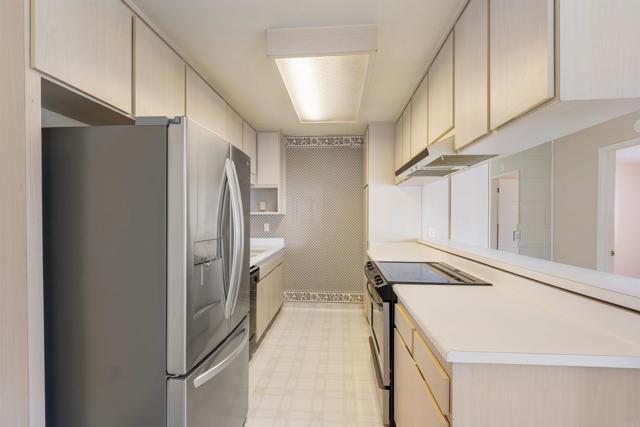 Detail Gallery Image 4 of 26 For 6780 Friars Rd #321,  San Diego,  CA 92108 - 2 Beds | 2 Baths