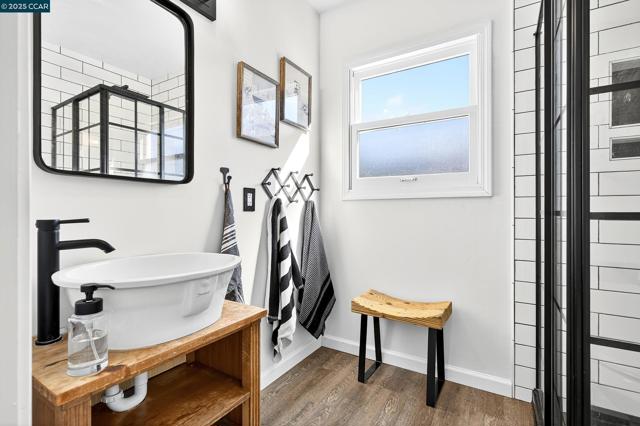 5774 Friar Ct, El Sobrante CA: https://media.crmls.org/mediaz/d76a511e-b85f-4dc5-b4d5-a4f928e6875c.jpg