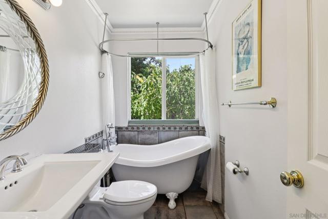 4464 Maple Ave, La Mesa CA: https://media.crmls.org/mediaz/d76a5c0f-aaca-428d-abeb-4a13c0d82fa2.jpg