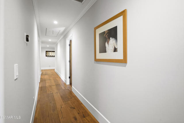 1658 La Granada Drive, Thousand Oaks CA: https://media.crmls.org/mediaz/d76ad71f-8264-4985-a81f-8531ba990d21.jpg