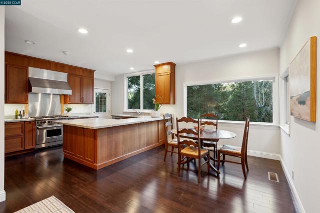 35 Tiger Tail Court, Orinda CA: https://media.crmls.org/mediaz/d76b8f43-0ecc-406e-b438-ba21b7c99740.jpg