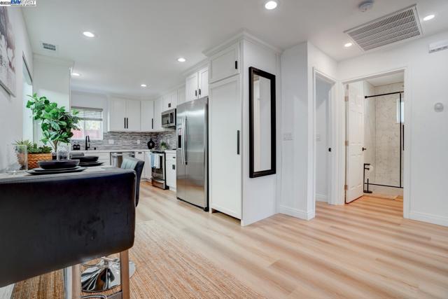 3254 Keith Ave, Castro Valley CA: https://media.crmls.org/mediaz/d76d2ee6-1287-4e3c-a5e8-b56681f3eac0.jpg