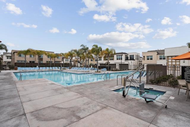 2098 Bluestone Cir, Chula Vista CA: https://media.crmls.org/mediaz/d76d7051-c938-4297-9406-0a52c9631228.jpg
