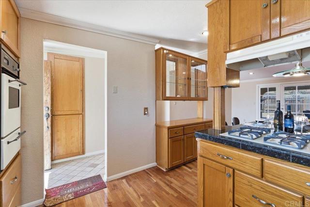 Detail Gallery Image 7 of 29 For 1032 Iris Ave, Imperial Beach,  CA 91932 - 4 Beds | 3 Baths