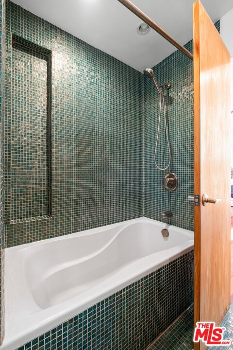 2108 Tavern Trail, Los Angeles CA: https://media.crmls.org/mediaz/d76dad19-2440-454b-9afc-91d99b28d26b.jpg