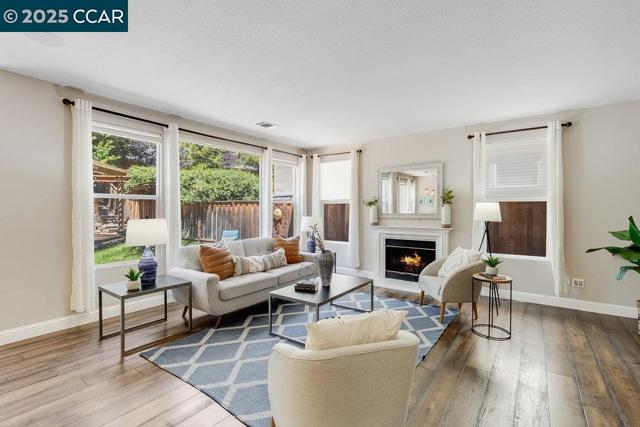 113 St Laurent Ct, Martinez CA: https://media.crmls.org/mediaz/d76e0622-8e1f-46cd-b67a-67f1111047a1.jpg