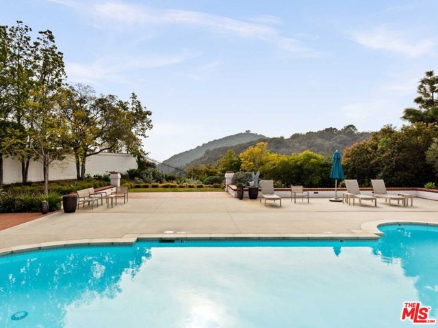 2113 Stoney Hill Road, Los Angeles CA: https://media.crmls.org/mediaz/d76e1efe-ef26-40e2-8691-1846f1f30a78.jpg