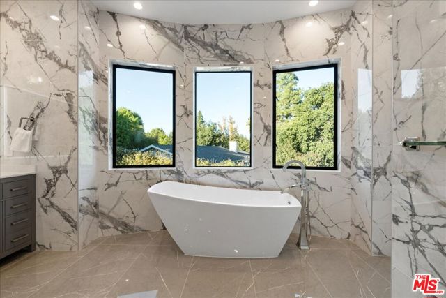 4351 Vanalden Avenue, Tarzana CA: https://media.crmls.org/mediaz/d76e8ab2-62fd-4e05-890e-324b53f32844.jpg