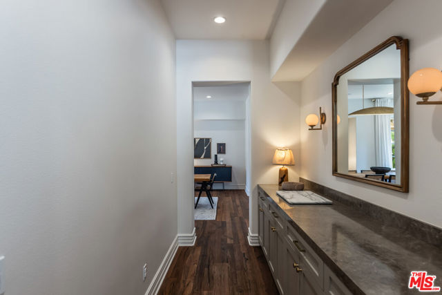 2052 Shadow Creek Drive, Agoura Hills CA: https://media.crmls.org/mediaz/d76f4a1f-79fc-4621-8c78-b2ec3a14b193.jpg
