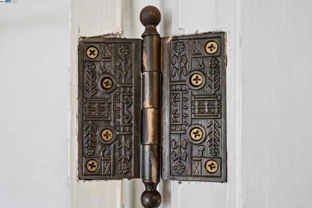 2120 Encinal Ave, Alameda CA: https://media.crmls.org/mediaz/d76fdf43-c008-406b-aad4-33ad4fa37878.jpg