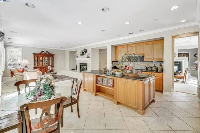 Image 21 of 58 For 2597 Ancona Cir