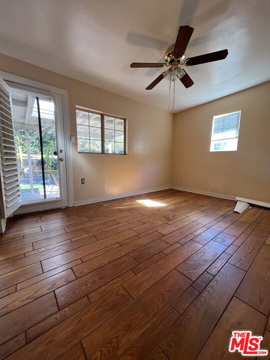 7516 Whitaker Avenue, Van Nuys CA: https://media.crmls.org/mediaz/d7701e3e-4147-4def-8308-837612ba3437.jpg