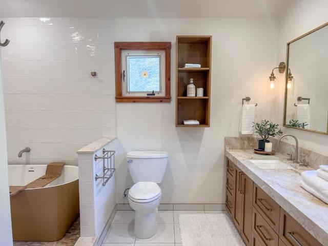 442 Corral De Tierra Road, Salinas CA: https://media.crmls.org/mediaz/d770d389-db04-4ef7-8429-376da3d1b26f.jpg
