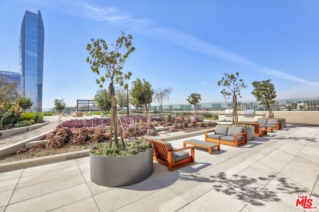 889 Francisco Street, Los Angeles CA: https://media.crmls.org/mediaz/d770dbeb-5f3a-4a12-9c46-00b5bde0fd8f.jpg