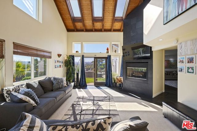 7130 Gateshead Way, West Hills CA: https://media.crmls.org/mediaz/d770fe79-35f0-4ed6-b551-111d12bf107c.jpg