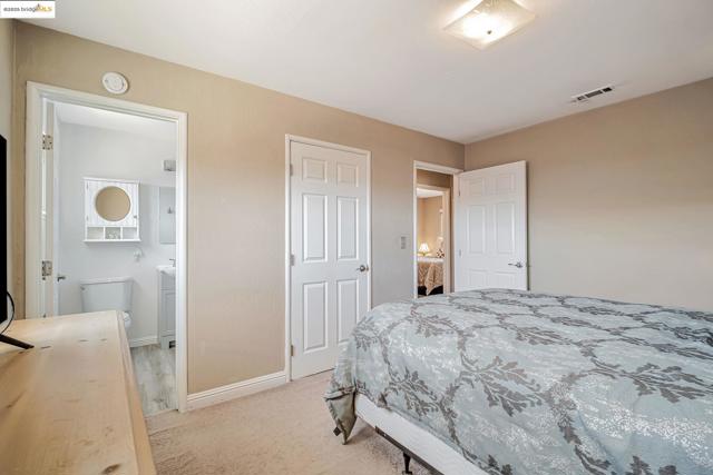 581 Fairway Street, Hayward CA: https://media.crmls.org/mediaz/d771812c-edad-4ddf-8321-c3cd7a4ae899.jpg