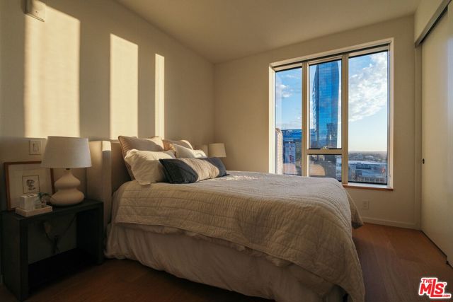 889 Francisco Street, Los Angeles CA: https://media.crmls.org/mediaz/d771c2ae-4e0d-4b04-bfb2-77b997e4a8e5.jpg