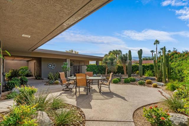 132 Columbia Drive, Rancho Mirage CA: https://media.crmls.org/mediaz/d772b914-d31b-46bd-9e4f-b34aac1e95da.jpg