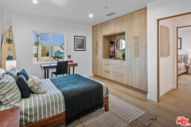 17624 Martha Street, Encino CA: https://media.crmls.org/mediaz/d772f1ba-a0b7-46ef-b617-e8133ee3ceef.jpg