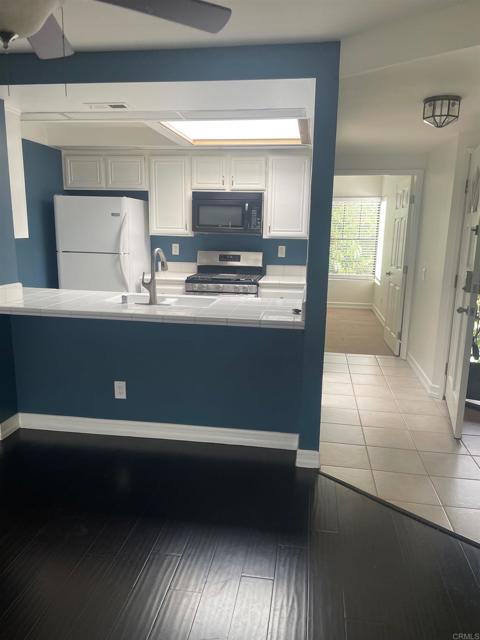 Detail Gallery Image 5 of 17 For 6933 Sandpiper Pl, Carlsbad,  CA 92009 - 2 Beds | 2 Baths