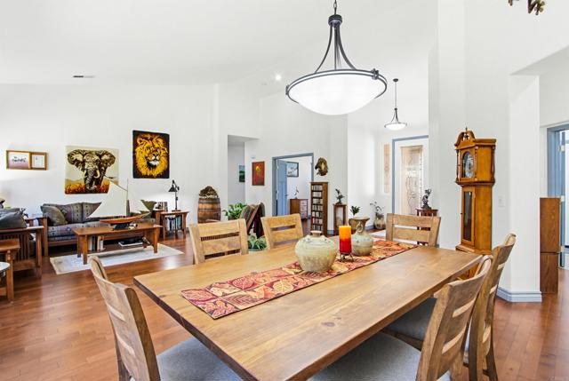 Detail Gallery Image 13 of 60 For 2194 Stone Castle, Fallbrook,  CA 92028 - 4 Beds | 2/1 Baths