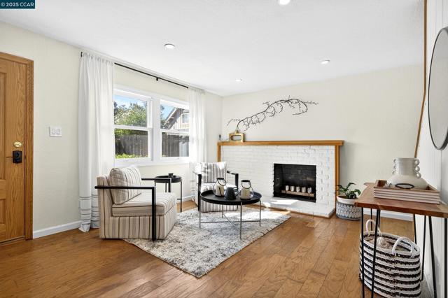 5774 Friar Ct, El Sobrante CA: https://media.crmls.org/mediaz/d773ceb6-a260-4c63-a481-53a94104c780.jpg