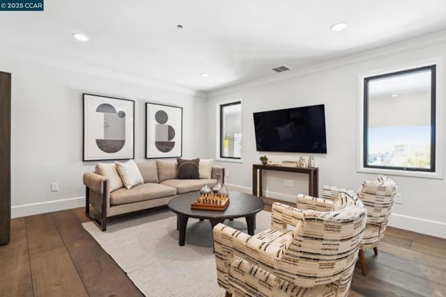 1021 Via Del Gato, Alamo CA: https://media.crmls.org/mediaz/d7740f50-f830-4ff6-b7d3-c899fd426e52.jpg