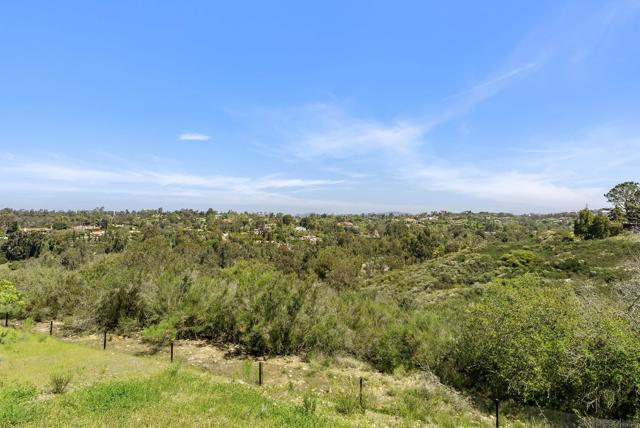 6518 Monte Fuego, Rancho Santa Fe CA: https://media.crmls.org/mediaz/d774478f-9dc9-437a-a0fc-45e9776a92a3.jpg