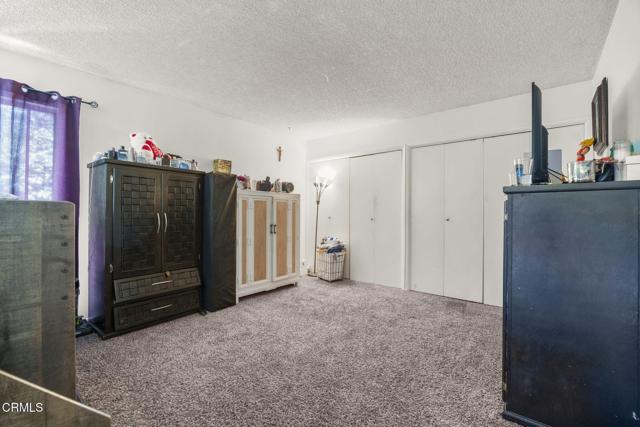 1401 Glenwood Drive, Oxnard CA: https://media.crmls.org/mediaz/d7745d62-d739-4da5-8113-1e27168196d2.jpg