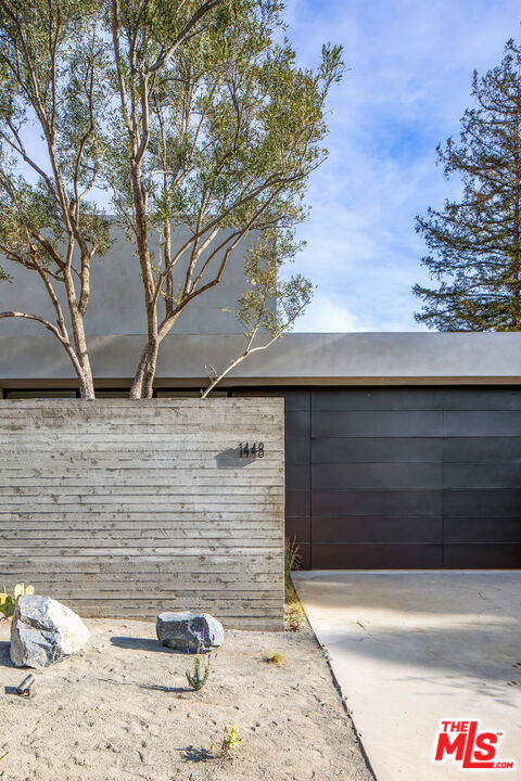1448 STRADELLA Road, Los Angeles CA: https://media.crmls.org/mediaz/d774c808-22f6-4d0d-81d5-a379a6800321.jpg