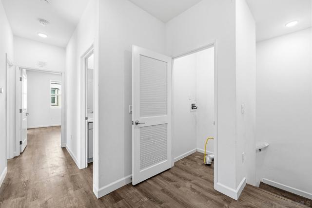 5230 Calle Rockfish, San Diego CA: https://media.crmls.org/mediaz/d774ff88-4c63-4b52-b1db-2e7d15fb020a.jpg