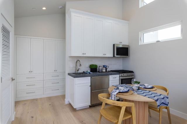 355 30th Avenue, Santa Cruz CA: https://media.crmls.org/mediaz/d7751251-d717-4273-8a05-bf1bebca0cb9.jpg