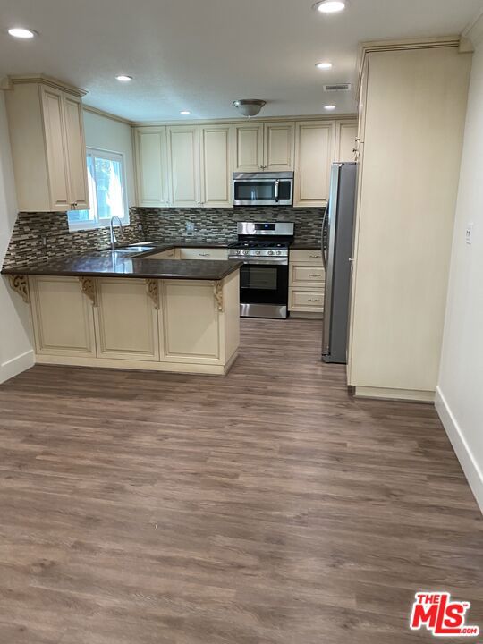 1837 N Brighton Street, Burbank CA: https://media.crmls.org/mediaz/d7752983-d74a-46ae-adf4-dd257d32bbe2.jpg