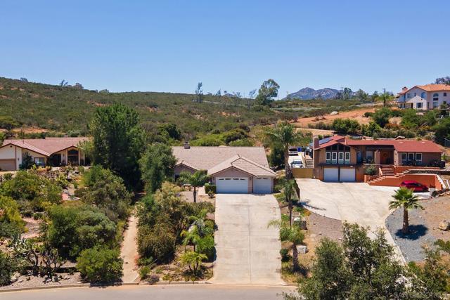 25151 Hereford Dr, Ramona CA: https://media.crmls.org/mediaz/d7754d0d-1f74-4610-9cbc-1736eda492b3.jpg