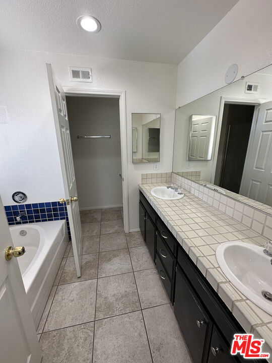 4833 Astuto Drive, Palmdale CA: https://media.crmls.org/mediaz/d776b5a4-c124-40a5-9065-1c6cd0e1f0a7.jpg