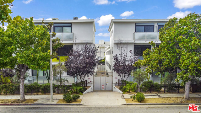 1254 9th Street, Santa Monica CA: https://media.crmls.org/mediaz/d777158f-2716-4933-8789-88efe9e2f4c8.jpg