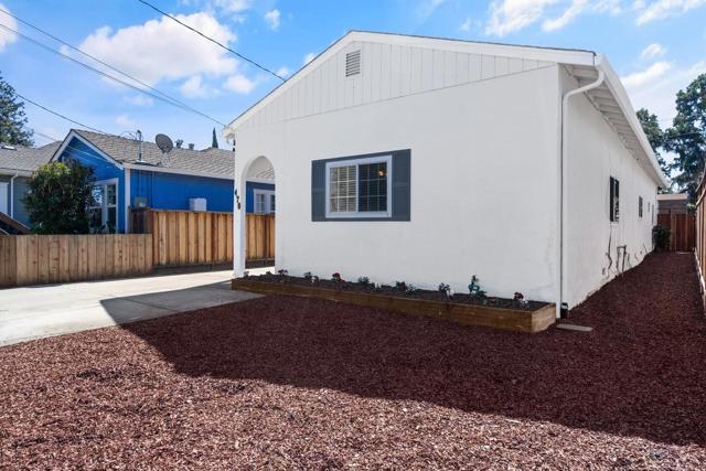 470 Jerome Street, San Jose CA: https://media.crmls.org/mediaz/d777b001-8081-4e2b-ab84-e0375ca3e0a7.jpg
