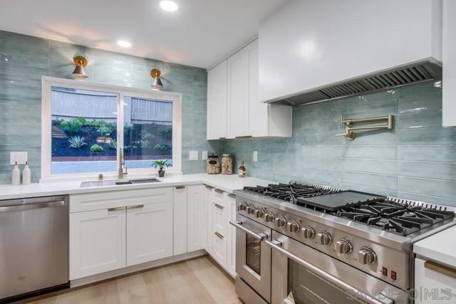 10415 Mesa Madera Dr, San Diego CA: https://media.crmls.org/mediaz/d777e778-9ae3-475a-a43b-e2694ad00bc0.jpg