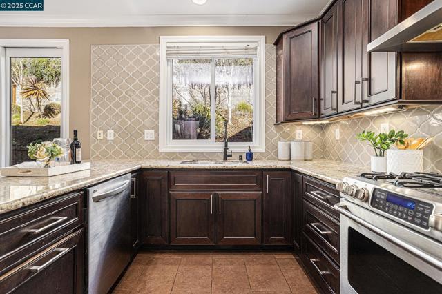 Image 18 of 50 For 203 Seacliff Way